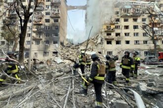 У Києві ракета РФ пробила дев’ять поверхів будинку