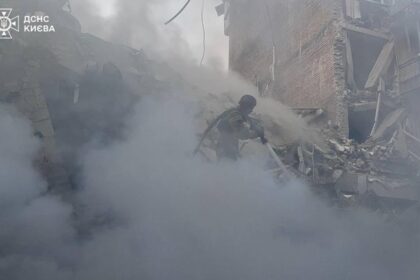 РФ вдарила по Києву ракетою з касетним боєприпасом