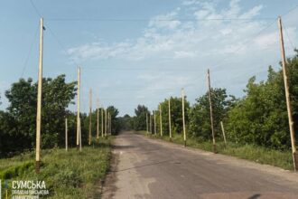 На Сумщині над дорогами натягують антидронові сітки