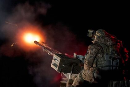 У Києві прогриміли вибухи на тлі загрози балістики