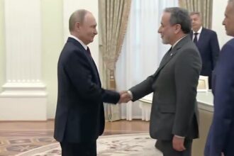 Путін зустрівся з главою МЗС Ірану