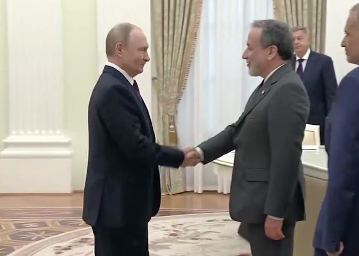 Путін зустрівся з главою МЗС Ірану