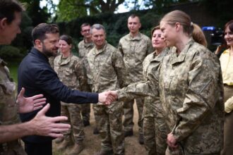 Зеленський і Стармер зустрілися з бійцями ЗСУ, що готуються у Британії
