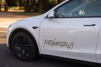 Акції Tesla зросли на 8% після запуску роботаксі у Техасі