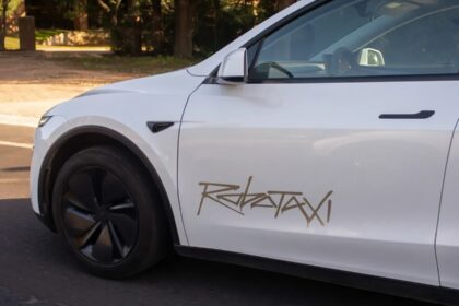 Акції Tesla зросли на 8% після запуску роботаксі у Техасі
