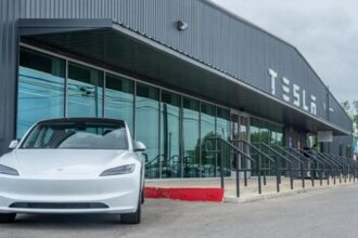 Франція зобов'язала Tesla припинити оманливу рекламу