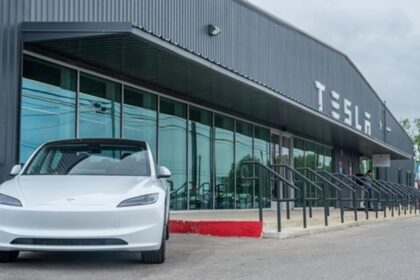 Франція зобов'язала Tesla припинити оманливу рекламу