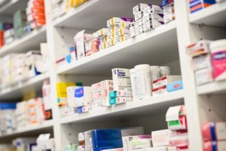 Нардеп озвучив суми сплати податків аптек і виробників ліків
