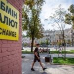 Долар впав в обмінниках, євро - стабілізувався