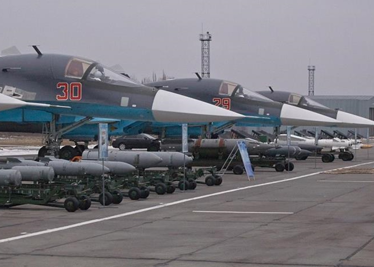 РФ втратила 1000 бійців і чотири літаки - Генштаб