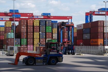 Європейські порти переповнені через мита Трампа
