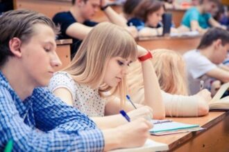 Українські школярі надають перевагу іноземним вишам - дослідження