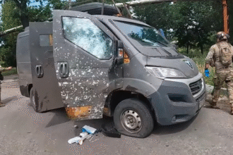 Дрон РФ поцілив у авто Білих янголів у Покровську: поранено поліцейського