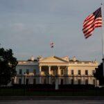 Білий дім підтвердив зупинку поставок зброї Києву