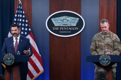 США пояснили, чому призупинили поставки зброї Україні