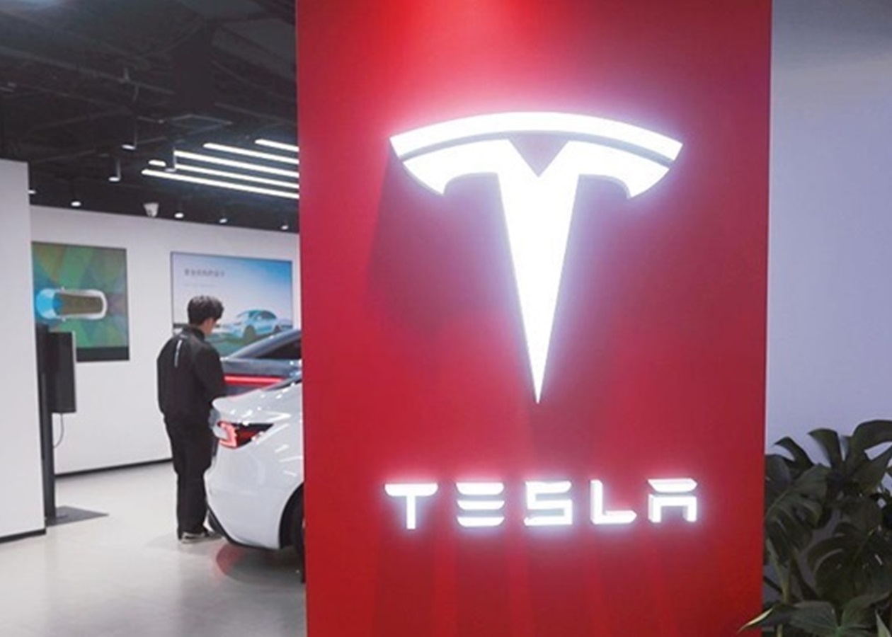 Tesla збудувала повністю автономну зарядну станцію для електромобілів