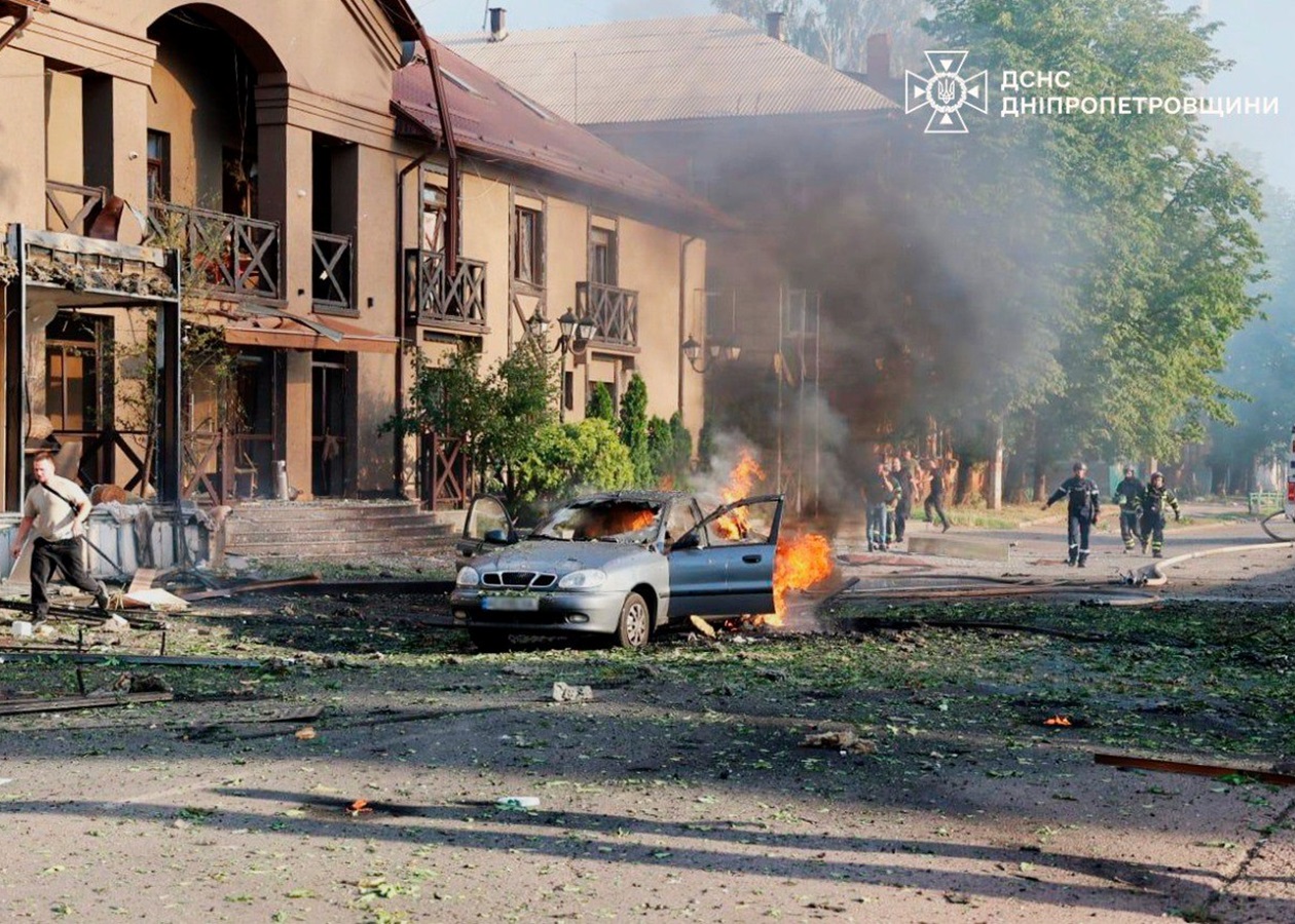 Повторна атака на Кривий Ріг: ДСНС показала фото наслідків