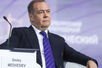 Медведєв "рекомендував" генсеку НАТО вчити російську та згадав про Сибір