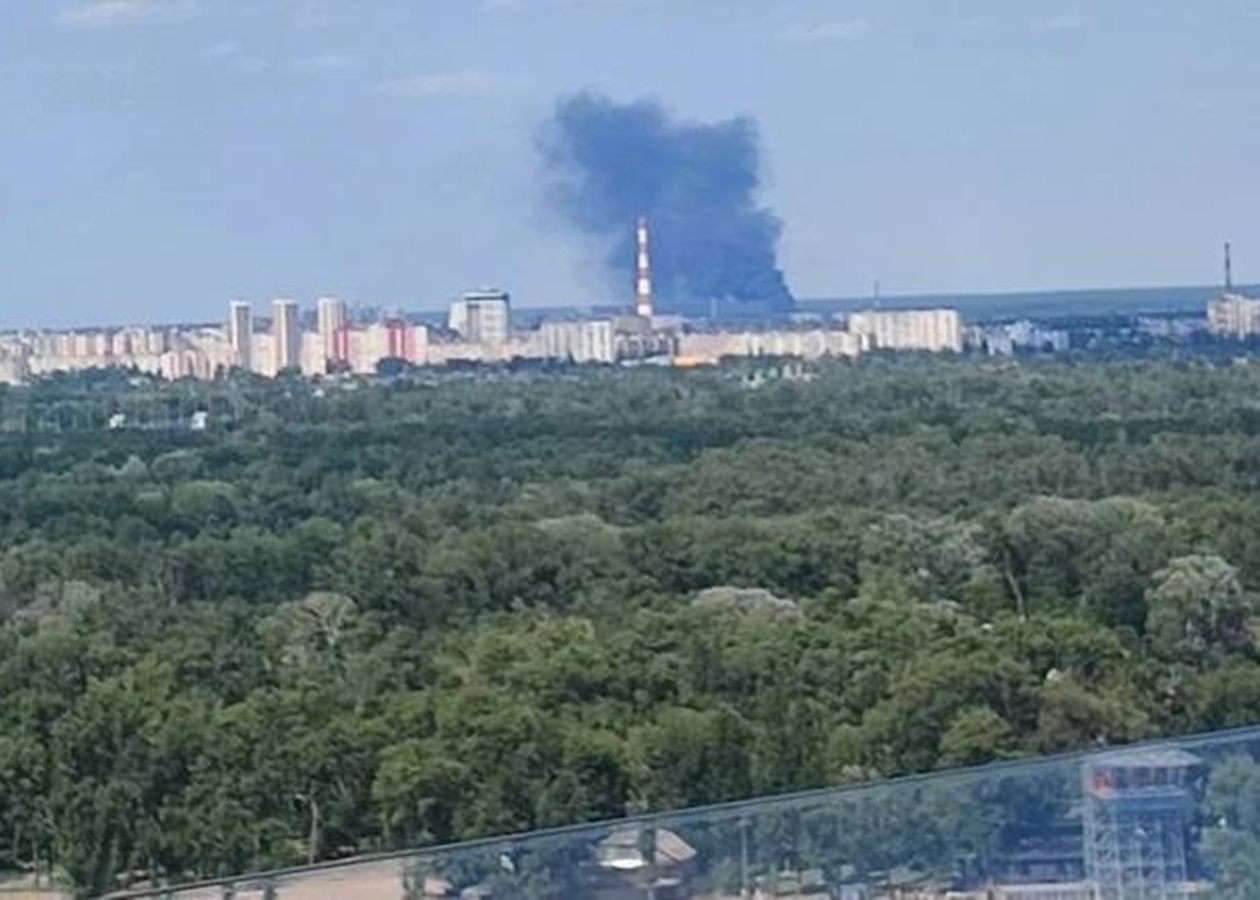У Києві пролунав вибух на лівому березі, зникло світло
