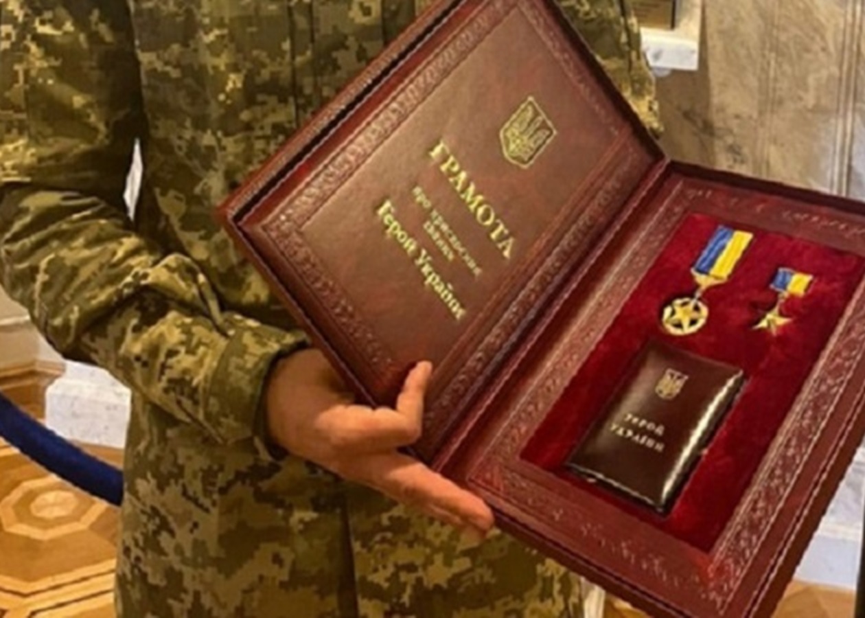 Звання Героя України надали трьом полеглим воїнам