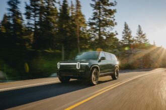 Rivian представила електрокари з чотирма двигунами