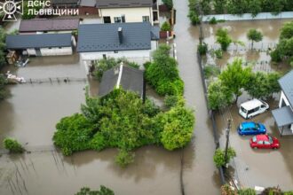 Із затоплених будинків біля Львава врятували вісьмох людей