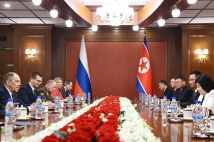 Лавров прибув на переговори у КНДР