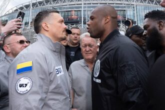 Усик і Дюбуа провели черговий поєдинок поглядів