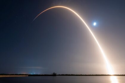 SpaceX вивела на орбіту супутники конкурента Starlink