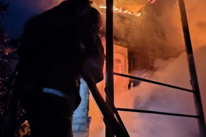 В Одесі палає багатоповерхівка