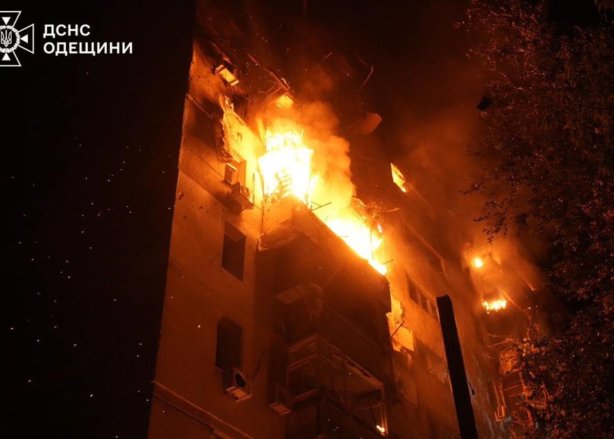 Удар по Одесі: рятувальники показали наслідки