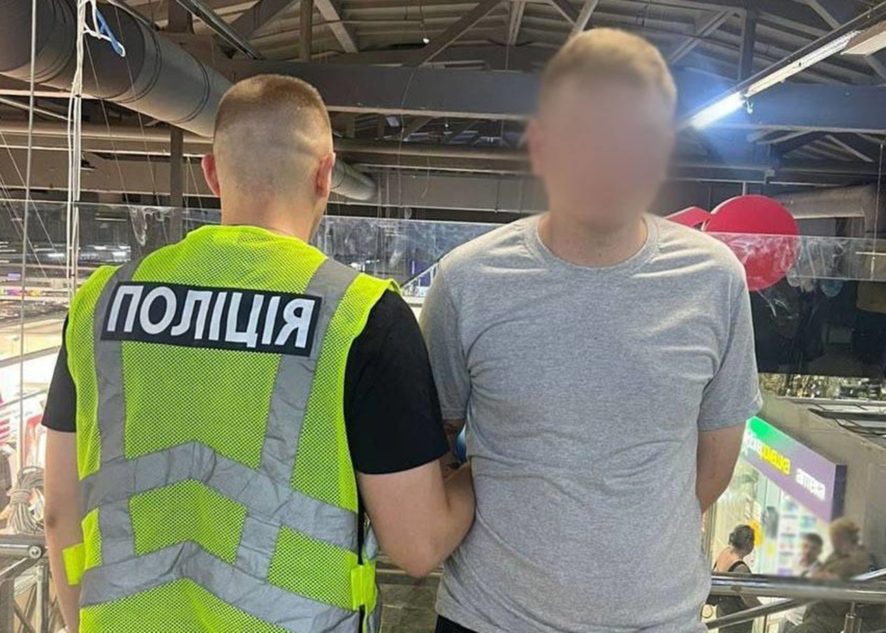 В ТЦ Києва сталася різанина: поліція затримала підозрюваного
