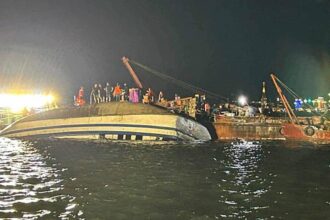 У В'єтнамі перекинувся човен із туристами: 27 загиблих