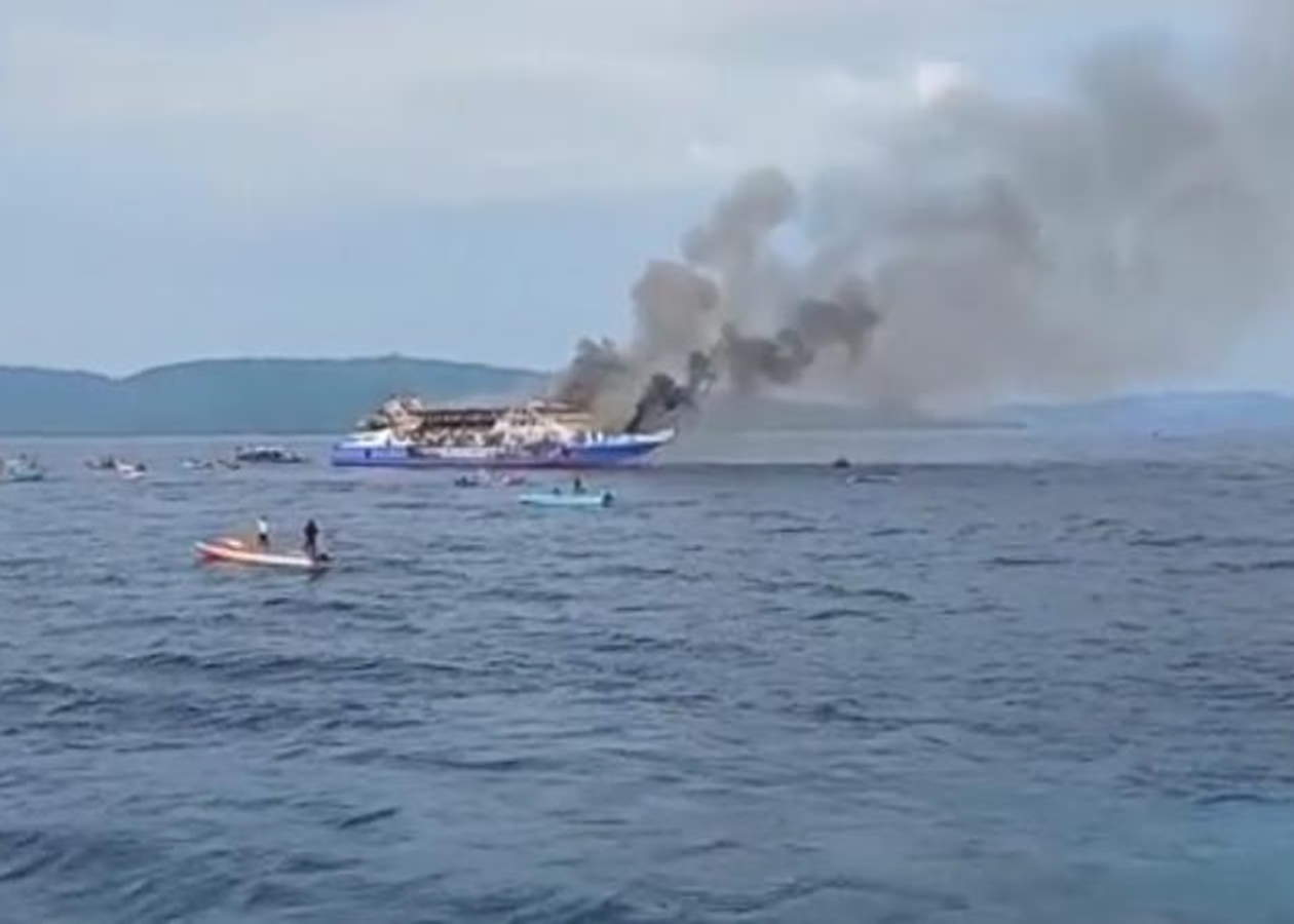 Поблизу Індонезії горів пором з людьми, є загиблі