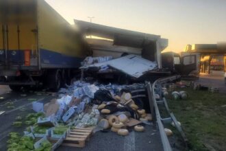 Під Києвом сталась ДТП за участі двох вантажівок: утворився затор