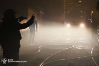 Дніпро всю ніч здригався від вибухів: багато пожеж