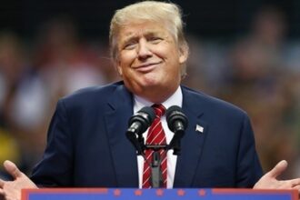 Трампу не вдається відволікти увагу американців від справи Епштейна – ЗМІ