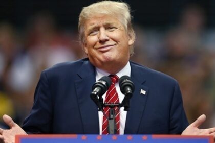Трампу не вдається відволікти увагу американців від справи Епштейна – ЗМІ