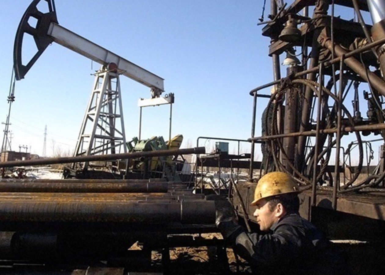 Росія намагається підняти ціни на нафту - експерт
