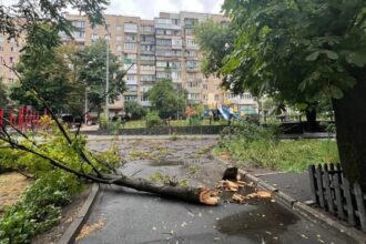 Негода в Києві: підтоплені багато вулиць і станція метро