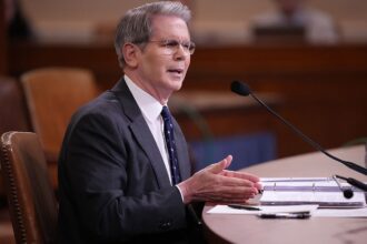 США пригрозили Китаю введенням 100% мита через закупівлю російської нафти