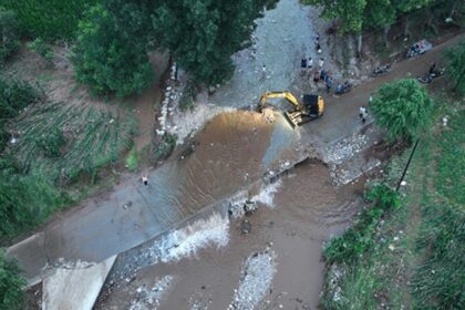 У Китаї через потужні зливи десятки загиблих