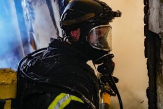 Ракети після дронів: Росія цілить по будинках киян
