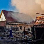 На Київщині через обстріл пошкоджено будинки і автомобілі