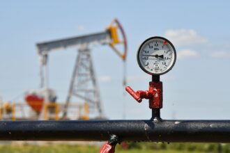 Нафтові доходи РФ обвалились на третину