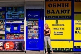 Курси долара і євро впали в обмінниках