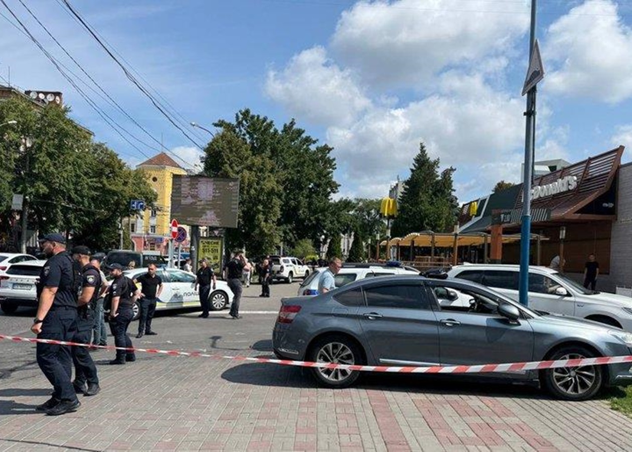 У Черкасах чоловік відкрив стрілянину в McDonald's