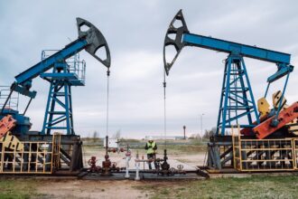 Російська нафта продається з рекордними знижками через мита Трампа