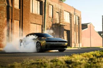 Dodge повертає бензиновий Charger