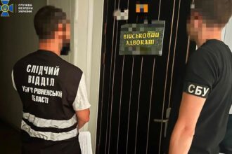 СБУ: На Рівненщині директор коледжу оформляв ухилянтів на навчання і роботу
